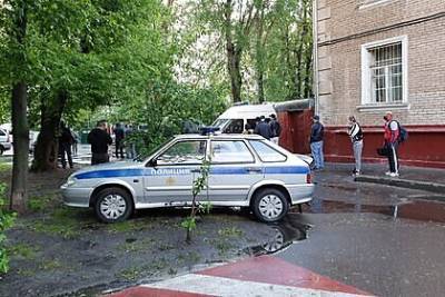 Соседи рассказали об убийстве человека открывшим стрельбу бывшим полицейским - lenta.ru - Екатеринбург - респ. Чечня