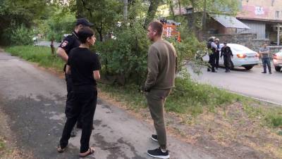 Соседи устроившего стрельбу в Екатеринбурге рассказали о его криминальном прошлом - gazeta.ru - Екатеринбург