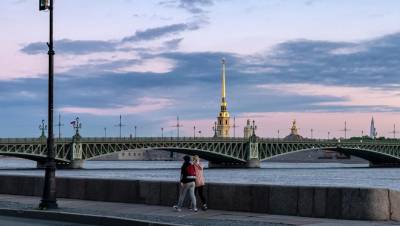 Роман Вильфанда - Первые белые ночи, ковидный максимум, падение с балкона: Петербург 29-30 мая - dp.ru - Санкт-Петербург