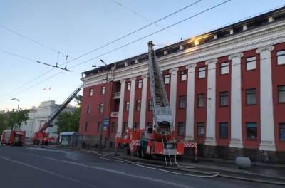 Пожар в гостинице «Северная» в Петрозаводске локализовали - gubdaily.ru - Петрозаводск - республика Карелия