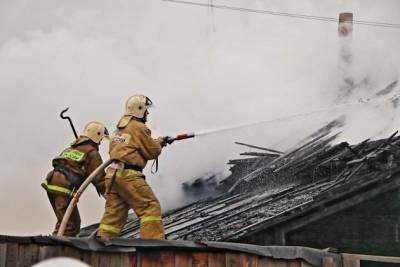 Пожарные предотвратили взрыв пяти газовых баллонов на пожаре в Нерчинско-Заводском районе - chita.ru