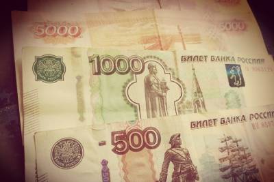 В Оренбурге пенсионерка выбросила в окно мошенникам 80 000 рублей - oren.mk.ru - Оренбург - Оренбургская обл.
