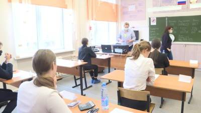 Более 180 тысяч выпускников садятся сегодня за парты по всей России - vesti.ru
