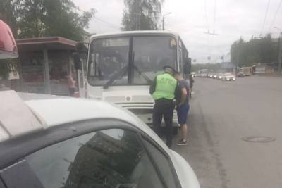 В Петрозаводске водителя маршрутки, разговаривающего по телефону, оштрафовали - karel.mk.ru - Петрозаводск - республика Карелия