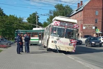 В Иванове водитель-новичок троллейбуса снес ограждение - mkivanovo.ru