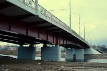 Появилось видео момента, когда вологжанка едва не упала с моста - vologda-poisk.ru - Вологда