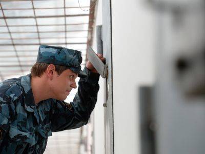 В нарушение всех норм в ИК-18 строгого режима первоходок содержат с рецидивистами - kasparov.ru - Челябинская обл. - Магнитогорск