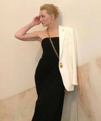 Кейт Бланшетт - Черное платье + белый жакет: монохромный и очень гламурный образ Кейт Бланшетт. Фанаты в обмороке - skuke.net