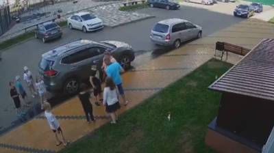 Появилось видео потасовки между школьником и семейной парой в Воронеже - vestivrn.ru - Воронеж