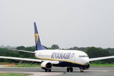 Самолет Ryanair экстренно сел в Берлине из-за угрозы взрыва - mk.ru - Берлин - Вильнюс - Минск
