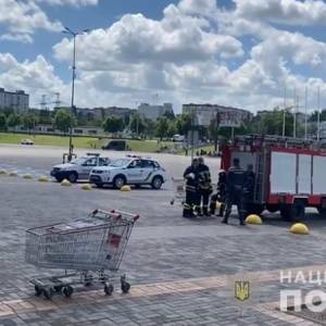 В Кривом Роге задержали мужчину, который сообщил о минировании ТЦ. Фото - reporter-ua.com - Кривой Рог