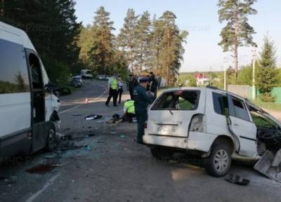 Трое погибли и 11 пострадали в результате выезда Mazda на встречку в Алтайском крае - province.ru - Алтайский край