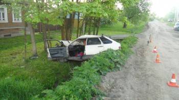 16-летний водитель ВАЗа в Белозерске врезался в дерево и бросил раненного друга в машине - vologda-poisk.ru - Череповец - Белозерск