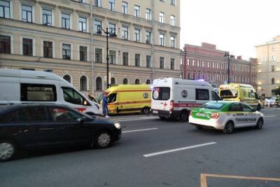 Стало известно состояние попавшей в аварию на Невском бригады скорой - spb.mk.ru - Санкт-Петербург