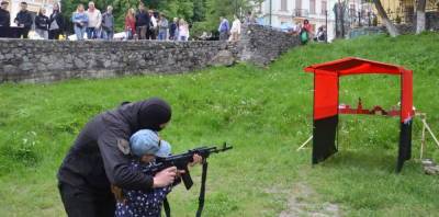 Правосеки учат детей «стрелять по Кремлю» - politnavigator.net - Украина - Киев