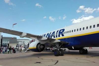 В Берлине экстренно посадили самолет Ryanair из-за сообщения о бомбе на борту - real-vin.com - Берлин - Вильнюс - Минск - Ирландия - Дублин