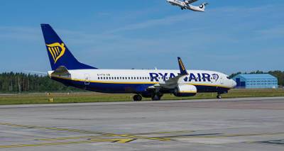 Самолет Ryanair экстренно сел в Берлине после сообщения о возможной угрозе - lv.sputniknews.ru - Берлин - Рига - Латвия