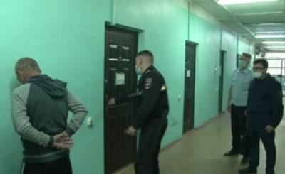СК РФ опубликовал видео допроса стрелявшего в Екатеринбурге мужчины, ему предъявили обвинение - argumenti.ru - Екатеринбург