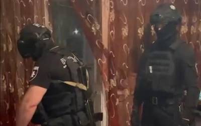 В Кременчуге полицейских обстреляли из окна многоэтажки - korrespondent.net - Полтавская обл. - Кременчуг