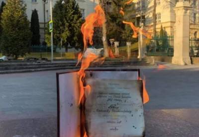 Списывание, покупка дипломов и диссертаций: как будут наказывать студентов и ученых - facenews.ua