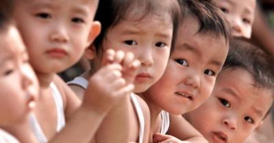 Си Цзиньпин - "Для улучшения демографической ситуации": семьям в Китае разрешили заводить по трое детей - focus.ua - Китай