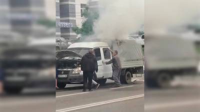 В Воронеже на оживлённой дороге загорелась «Газель»: появилось видео - vestivrn.ru - Воронеж