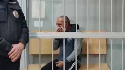 Сергей Болков - Открывшего огонь с балкона экс-полицейского взяли под стражу - vesti.ru - Екатеринбург