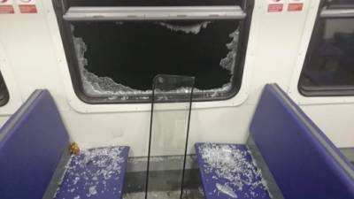 Подростки разгромили подмосковную электричку, сняв свои "подвиги" на видео - vesti.ru - Московская обл.