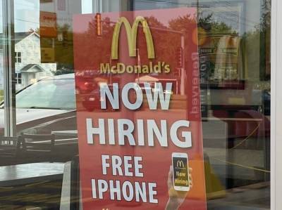 Рестораны McDonald's в США испытывают кадровый голод. Новых сотрудников привлекают раздачей iPhone – Business Insider - gordonua.com - США - шт.Флорида - шт. Иллинойс - Тампа