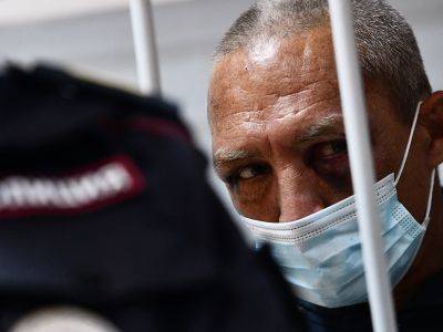 Сергей Болков - Суд в Екатеринбурге арестовал экс-сотрудника МВД, открывшего стрельбу по прохожим - kasparov.ru - Екатеринбург