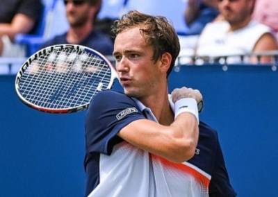 Даниил Медведев - Теннисист Медведев впервые пробился во второй круг «Ролан Гаррос» - vm.ru - Париж