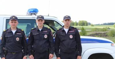 Полицейские вытащили из ледяной воды пьяных мужчин, удиравших от них на "Ниве" почти 15 км - reendex.ru - Тамбовская обл.