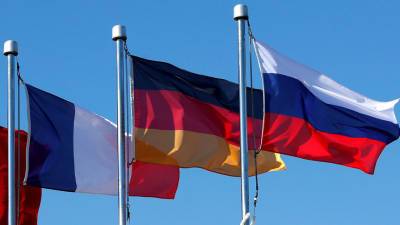 Эммануэль Макрон - Франция и Германия настроены на продолжение диалога с Россией - gazeta.ru - Москва - Париж - Берлин