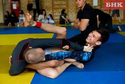 В Сыктывкаре на турнире по ММА почтили память умершего бойца - bnkomi.ru - респ. Коми - Сыктывкар