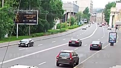 Porsche - На видео попало столкновение Porsche и BMW на Ждановской улице - piter.tv - Санкт-Петербург