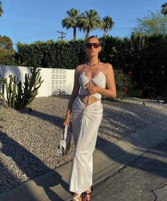 Эльза Хоск - Николь Потуральски - Платье с перевернутым бра — самый большой тренд этого лета. Вот как его носят супермодели - skuke.net - Германия