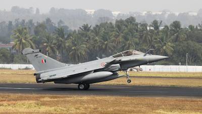 Франция заявила о поставках Египту 30 истребителей Rafale - iz.ru - Египет - Париж - Нью-Дели