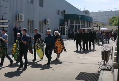 В Волгограде похоронили пятерых девочек-баскетболисток. Директора спортивной школы отправили под домашний арест - znak.com - Волгоград - Ставрополье - Черкесск