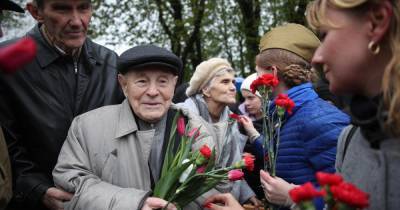 Валентин Матвиенко - Антон Орлов - За оскорбление ветеранов предложили лишать права избираться - ren.tv