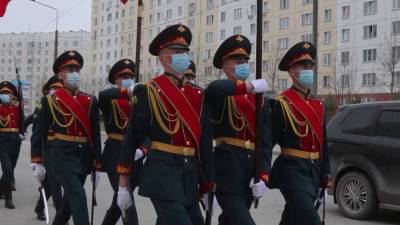 В Новосибирске военные поздравили ветеранов с наступающим Днем Победы - mir24.tv - Новосибирск - Самарская обл.