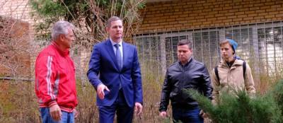 Алексей Воробьев - Анатолий Амелин - Глава Пущино Алексей Воробьев встретился с участником проекта «Герои нашего двора» Михаилом Христиным - runews24.ru