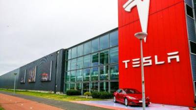 Илон Маск - Китайские владельцы Tesla жалуются на тормоза - usedcars.ru