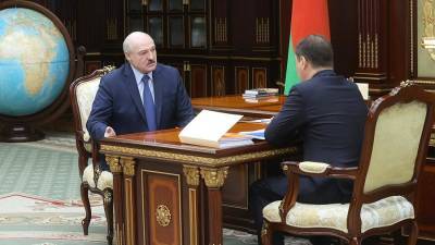 Александр Лукашенко - Роман Головченко - Лукашенко пригрозил ЕС проблемами из-за санкций против Белоруссии - iz.ru