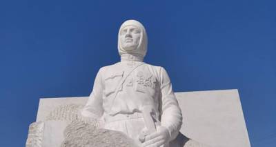Памятник Нжде в Мартуни стоит на своем месте – Степанакерт развеял слухи - ru.armeniasputnik.am - Армения - Степанакерт