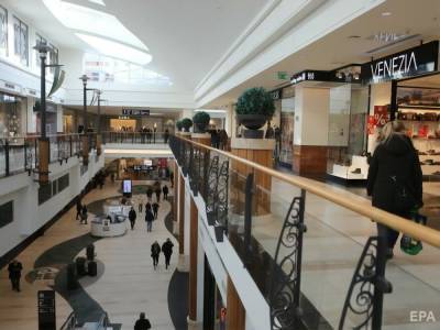 В Польше ослабили жесткий карантин. В стране открыли торговые центры - gordonua.com - Польша