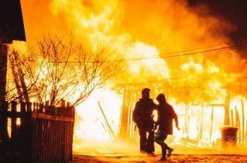 Жуткий пожар в Великом Устюге мог произойти из-за умышленного поджога - vologda-poisk.ru - Вологда - Череповец