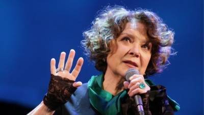 Лариса Голубкина - «Хожу, но не пою»: госпитализированная Голубкина рассказала о самочувствии - 5-tv.ru - РСФСР