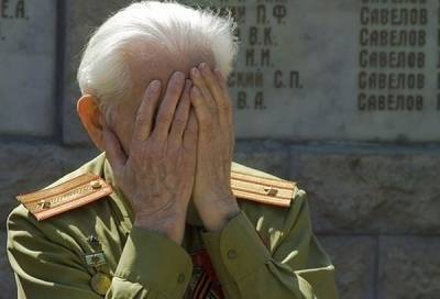 Александр Моор - Грызи как хочешь: тюменский губернатор подарил на 9 мая ветерану «дубовый» пряник - bloknot.ru - Тюмень - Тюменская обл.