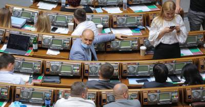 Депутаты пишут. Как среди тонн законотворческой макулатуры найти действительно важные проекты - focus.ua - Парламент