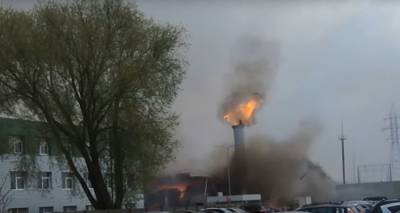 Взрыв с пожаром на заводе в литовской Клайпеде попал на видео - lv.sputniknews.ru - Литва - Латвия - Клайпеда